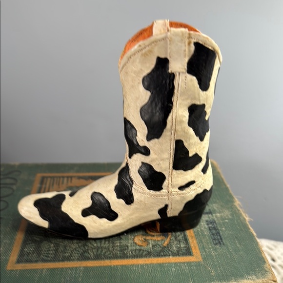 Cowgirl Boot Figurine - Picture 3 of 5